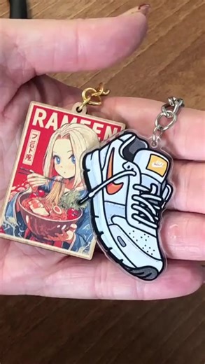 What will my keychains look like when they arrive? We’ll turn your artwork into beautifully printed wooden keychains at the size you selected when ordering. Each keychain charm includes a thin, 1mm thick, unprinted border around the edge of your design, for extra durability and comes complete with a high quality silver or gold split ring and chain style keychain finding. DON’T FORGET! We add a protective film to your products, peel this to reveal your stunning designs! 🤩 #customkeyrings #custom