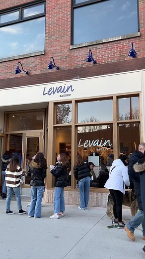 Levain Bakery Chicago: Sweet Treats Await!