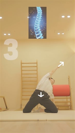 유니드스트레칭 Stretch & Mobility Training on Instagram: "척추의 측굴, 굴곡, 신전 동작을 통해 부드럽고 유연한 척추를 만들어 보세요!🔥 평소 몸이 자주 굳는 느낌이 있거나 허리, 목, 어깨가 자주 뻐근하다면 이 스트레칭이 큰 도움이 될 거예요. ➡️ 진짜 몸의 변화를 느끼고 싶다면, 프로필 링크의 온라인 클래스에 함께 참여해 보세요! Move your spine through lateral flexion, forward flexion, and extension to help make it smoother, softer, and more flexible!🔥 Feeling stiff often, or dealing with tightness in the lower back, neck, or shoulders? This stretch can bring real relief. ➡️ Looking to truly feel a change in your 