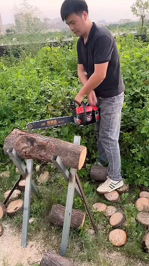 Massive Log Cutting for Firewood Prep! 👍 . . . #Chainsaw #WoodCutting #Firewood #LogCutting #Logger #StumpRemoval #DIYProjects #OddlySatisfying #USA #Reelsfb #Reels #Powertools #fblifestyle | Trending01
