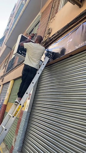 Building Banner Installation Tips for Urban Environments