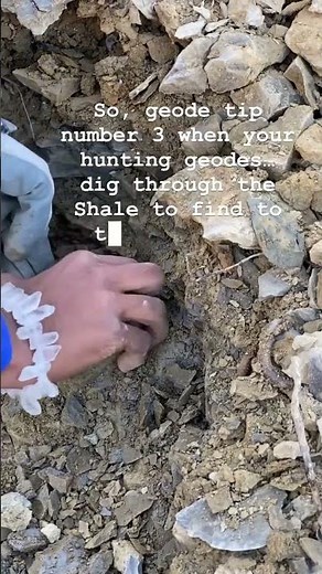 💎Rock hunting tips #geodes #crystalhunter #rockhunting #crystals #digging #quartz #gems #fyp #reel