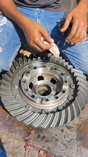 6.4M views · 46K reactions | Ashok Leyland 3118/12 tyre crown pinion setting full video | Nasir Khan | Facebook