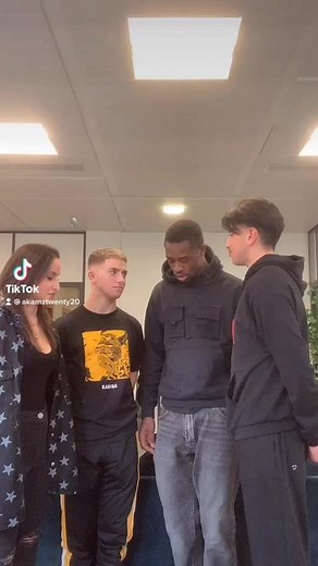 Bruh @doomslavraie @riadhlevrai @michou_yt follow my instagram : akamztweenty