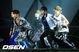 “大型新人“ EXO、パワフルなスタート - Kstyle