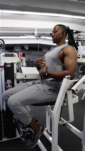 Most People Use the Hammer Strength Ab Machine Wrong (Simple Fix)