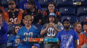 Amon-Ra St. Brown dives into end zone for two-point conversion