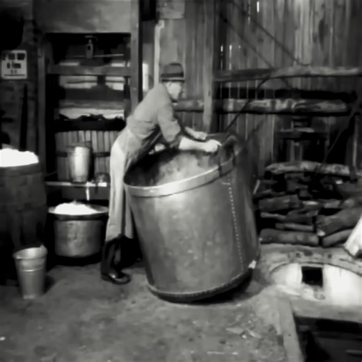 63K views · 1K reactions | Experience the classic apple syrup production process from tree to bottle! 1814 #history #historyfacts | Stutteri Horskilde | Facebook