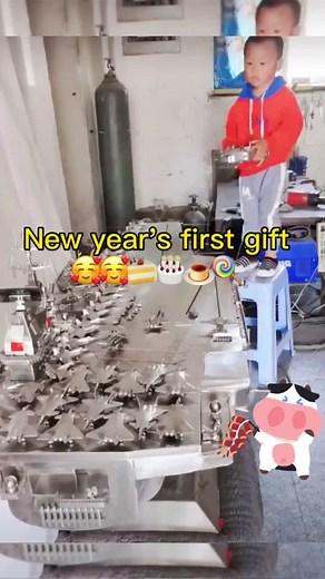 Welding father three years to build a stainless steel aircraft carrier model for his son!