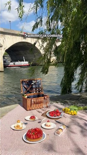 Un pique-nique, du soleil, des fruits bien sucrés…