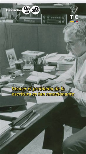 Para Gabriel García Márquez, la escritura creativa era un proceso arduo y apasionante. Cada párrafo exigía paciencia, rigor y entrega para transformarse en una historia capaz de perdurar. ✍🏼 El nobel colombiano solía decir que escribir era como un parto: un esfuerzo laborioso, pero lleno de emoción al lograr, después de mucha dedicación, que las palabras tomaran forma y se convirtieran en narración. En un mundo donde todo se consume a prisa, esta reflexión nos recuerda que contar historias requ