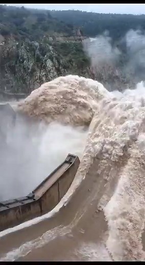 723K views · 11K reactions | AHORA | Central Rapel abre sus compuertas, Las Cabras, Región de O'Higgins. | Sismologia Chile | Facebook