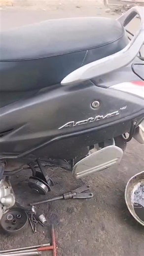 @ungalaalnaan on Instagram: "Activa 4G Brake Cable Not Fitting? 😱🔧 . . . . #mechanicslife #mechanicproblems #autoworks #bikerepair #shop"