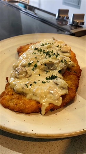 Delicious Jägerschnitzel Recipe with Mushroom Cream Sauce