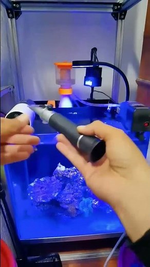 Quickly test the salinity of seawater with a salinity refractometer