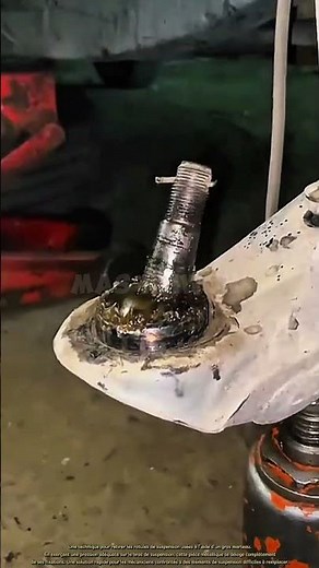 Techniques simples pour retirer les rotules de suspension usées.
