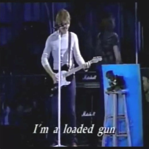 "You Give Poop A Bad Name"- Triumph The Insult Comic Dog Joins Bon Jovi On The Concert Stage (2001)