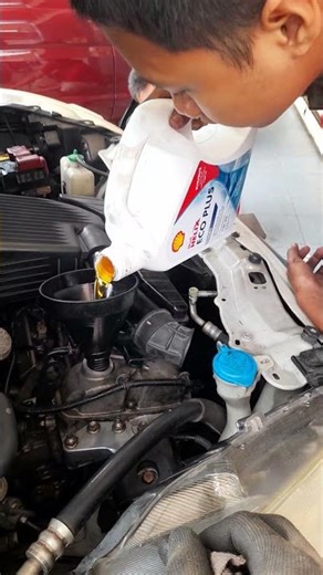 Fill your Suzuki Ertiga engine with Shell Eco 5-30₩ oil.