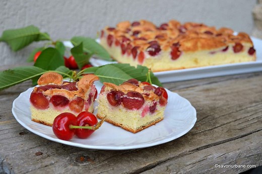 Pandișpan cu cireșe, vișine sau căpșuni