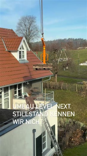 Hofgut Schleinsee on Instagram: "Manche entspannen am Wochenende. Wir bestellen einen Kran. Alte Terrassenplatten runter, neue rauf – und drinnen wird parallel schon wieder gewerkelt. Marc mittendrin, Maxi voll dabei, überall Staub, Ideen und richtig viel Energie. Warum? Weil wir es einfach nicht lassen können. Weil Stillstand nicht unser Ding ist. Und weil Hofgut Schleinsee immer ein bisschen besser, schöner und echter werden darf. Bauernhof at its best. Mit Power, Herz und verdammt viel Lust a