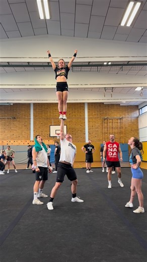 Veri | Leistungssport im Alltag 🤸🏻‍♀️ on Instagram: "Ending the year the same way I started it with: a great stunt session and some crispy FHS 1,5 🙂‍↕️ but between those stunts were about a thousand ups & downs 🥲🫠 Progress isn’t always linear, but it’s always worth it! #cheerleading #cheersport #partnerstunt #fitness"