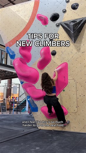 Body position is key! I saw a lot of new climbers struggle on this V1/2 because they weren’t used to directional holds. If you run into this, look at the position of the start holds! Instead of starting face on (like you would on most V1/2’s) turn your body to the side to match the direction of the hold. It sounds simple, but this body position tweak can make all the difference! #newclimber #climbingtips