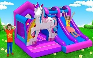 斯拉瓦和亚里克一起玩充气蹦床和魔法蛋 - 微笑家庭_哔哩哔哩_bilibili