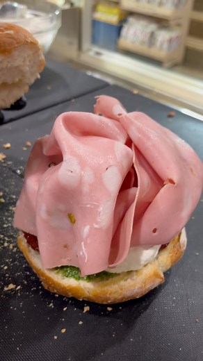 441K views · 401 reactions | Rosettona caliente y crujiente Crema di rucola pomodoro secco stracciata e Mortadella… #trattoriadamareaca #lafontelattea #italia #italy #napoli #naples #viamichelangelodacaravaggio #marenna #panino #apertiapranzo #tuttiigiorni | La FONTE Lattea - Trattoria da Michele | Facebook