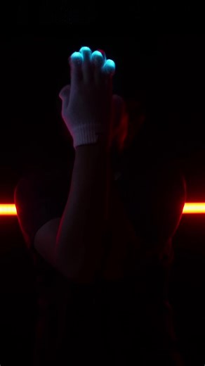 Here’s a quick lightshow to Crumb Pit - Just The Way It Goes 🔥🔥🔥 #gloving #lightshow