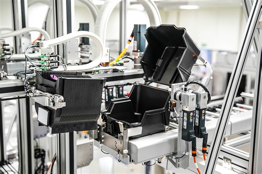 Box-Opener and Carrier-Transfer: Efficient Carrier-Handling for 200mm-Box-Fabs