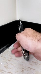 Baseboard Inside Corner | Vinyl Base - #diy #baseboard #howto #olfa #olfapro #home #diyprojects | MODERNMILT