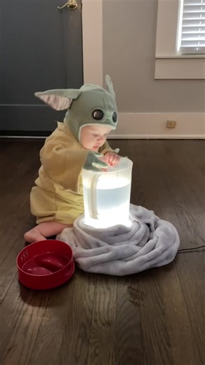 The child won’t stop eating eggs #mandalorian #themandalorian #babyyoda #starwars
