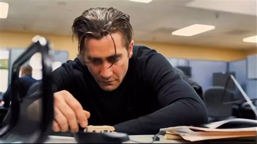 Tamam, olay resmen bitti. Anthropic yazılım mühendislerini resmen işsiz bıraktı. Claude artık 24 saat çalışan bir yapay zeka.Claude artık tüm bilgisayarını kullanabiliyor ve CLAUDE CODE = uçtan uca yazılım mühendisliği:-Claude senin yerine kodu yazıyor-sonra gidip yazdığı uygulamayı gerçekten açıyor-uygulamanın içinde tıklaya tıklaya dolaşıp bug’ları buluyor-sonra o bug’ları düzeltiyor ve uygulamayı geliştiriyorhem de saatler içinde.Eskiden Claude kod üretirdi, sen çalıştırırdın ve sonra Claude’