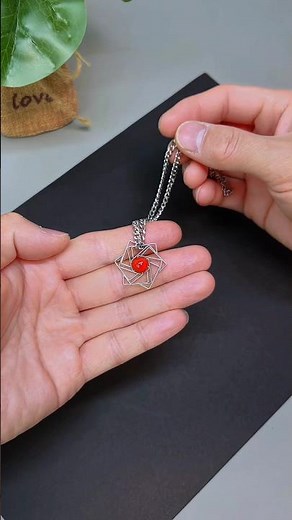 Come and use staplers to make a six-pointed star necklace for the one you love!