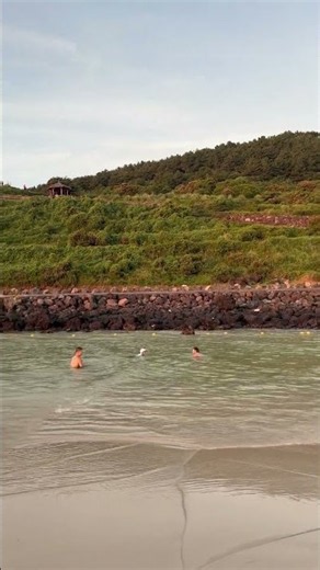 Hamdeok Beach, Jeju Island 🇰🇷 | Korea’s Hidden Paradise with Emerald Blue Water 🌊