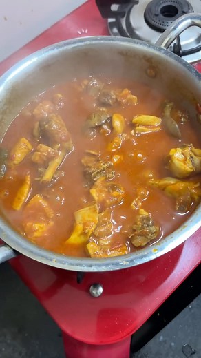 Chicken Curry 🐓🍗👩‍🍳😋 WhatsApp ordering : www.sailawskitchen.com WhatsApp ordering available : 8500948894 5% OFF on all products : *MADHAVI5* Coupon Code #allinonemadhavi #chickencurry #chicken #cooking #telugureels #dailyreels #recipes | Madhavi Dharmana