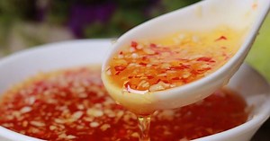 Cách pha nước mắm tỏi ớt ngon mê ly, chấm gì cũng ngon