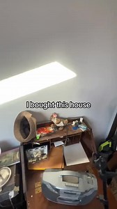 Organizing the junk drawer, finding treasures, & playing ispy! What video do you want to see next? Song credit: @CarolClevelandSings#treasurehouse #homerenovation #diyproject #Vlog #catsoftiktok #DIY #CleanTok #organization #homedecor #vlog Chloeisag | Chloeisag