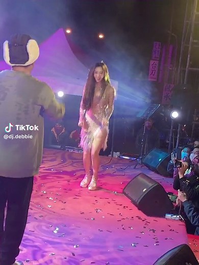 我要用音樂控制人類了 #djdebbie #派對dj #活動dj #廟會女王陳美因 #惡魔舞團 #mc胖