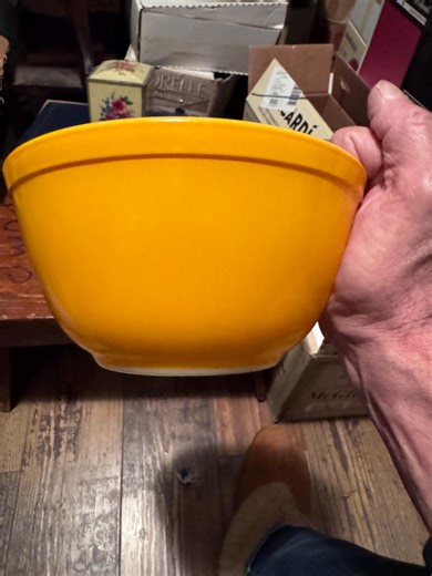 Pyrex 1.5 Quarts Mixing Bowl - Mint!
