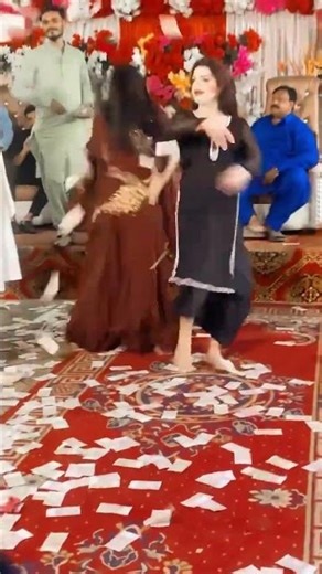 Mehndi dance | At Laraib Marriage Hall | #mujra #viral