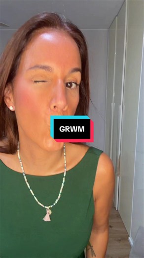 Hoy os traigo un Get Ready With Me para ir a cenar, de cintura para abajo, voy de invierno y de cintura para arriba voy de verano, así soy yo #grwm #visteteconmigo #ropa #moda #outfit