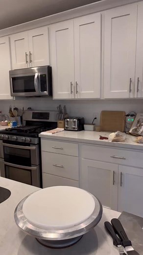 Full cake filling & decorating video for my delicious Biscoff Cookie ... | Theblondewhobakes