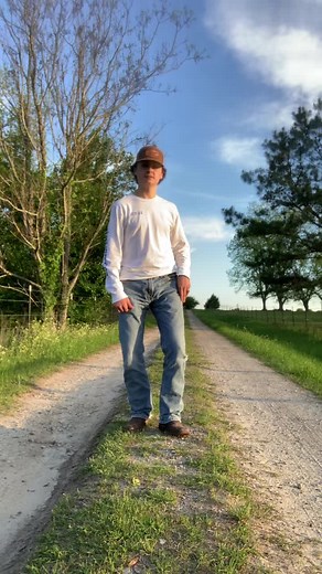 No, gun is not pink 🤦‍♂️😂