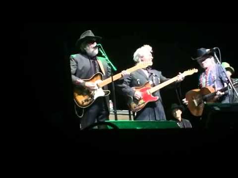 Merle Haggard Willie Nelson Marty Stuart - Okie From Muskogee - Austin Texas 11/11/2014