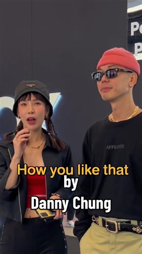 มาแล้วววจ้า คลิปสัมภาษณ์ Danny Chung😎 ผู้แต่งเพลง How You Like That ที่โด่งดังสุดๆ✨ ไปดูกันว่าเขามารับสมัครออดิชั่นที่ไทย เพราะอะไร เขามองเห็นอะไรในตัวเด็กไทยกันบ้างง #CPBLACKBOX #ต่อยอดคนไทยไปไกลโกลบอล #เติมไฟให้ความเป็นไปได้ไม่สิ้นสุด #THEBLACKLABELTheFirstthailandAudition #THEBLACKLABEL #Audition