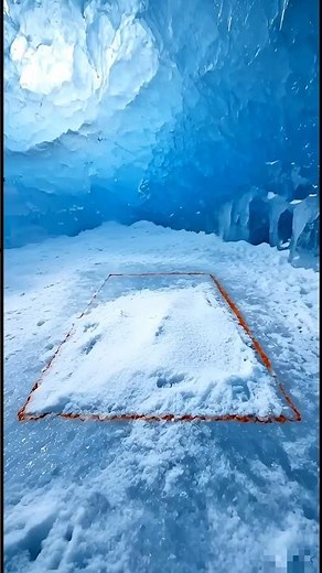 Building a Hidden Arctic Ice Cave ❄️