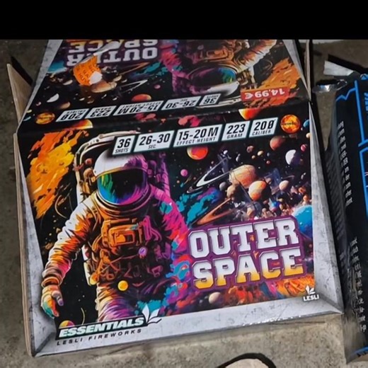 LESLI OUTER SPACE #fireworks #pyro #pyrotechnica ZÜNDUNG PYROS