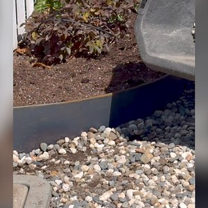 129K views · 4.1K reactions | Preserve Your Garden’s Elegance: Edge Right’s steel edging keeps lush beauty in, unruly grass out. | Edge Right | Facebook