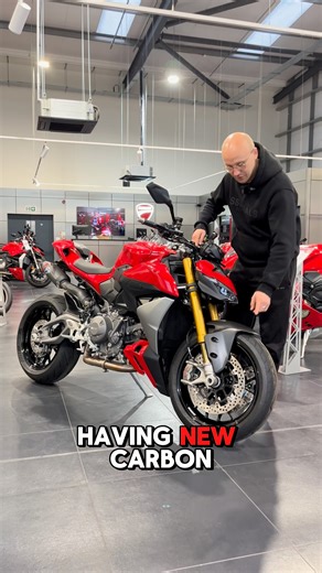 🔴 2025 Streetfighter V2 S 🔴 Check out this gorgeous machine, owned by Max. He's a customer of ours, so here he is to tell you a little bit more about his passion project. Thanks for doing the video Max! #ducati #ducatihailsham #motorbike #hailsham #ducatistreetfighter #ducativ2 | Ducati Hailsham